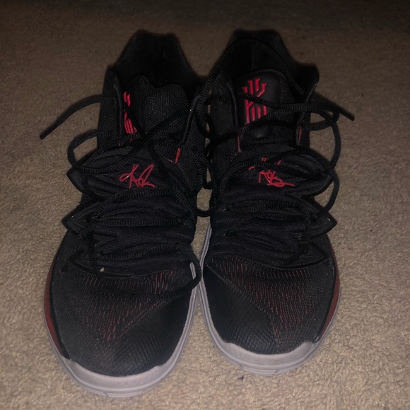 Kyrie 5 “bred” 11.5 - Picture 2 of 5